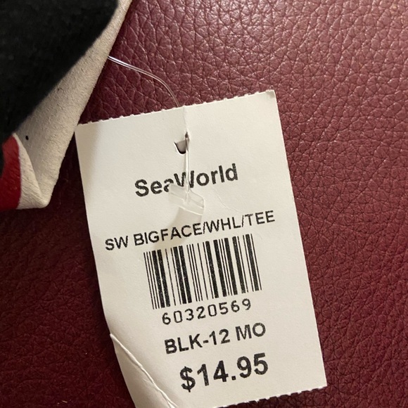 NWT Boys’ Sea World Shamu T-shirt . - Picture 6 of 6